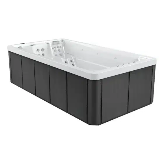 Le Spa de nage D440 est un spa rectangulaire moderne avec des panneaux extérieurs sombres, un intérieur blanc, des sièges intégrés, des jets et des commandes, présentés sous un angle latéral arrière.